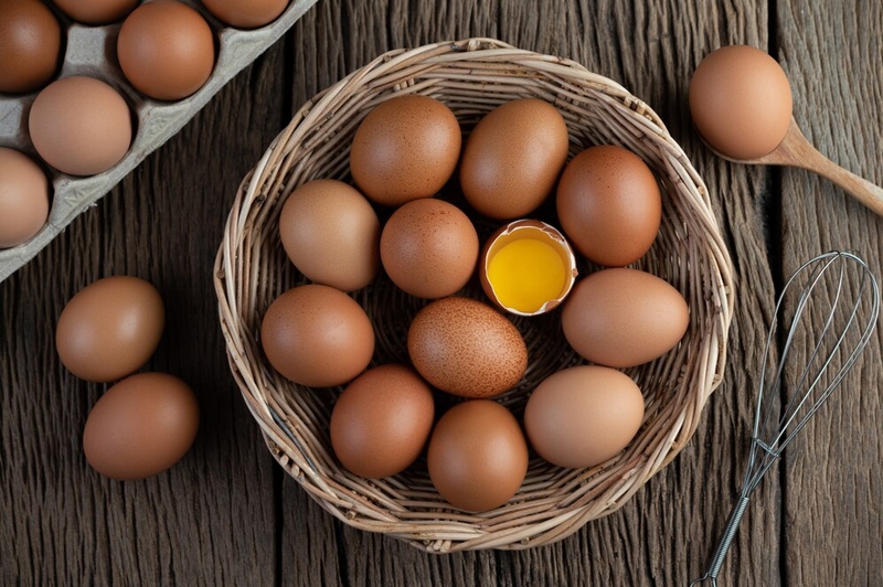 Файл:Lay-eggs-wooden-basket-wooden-floor 1150-20764.jpg