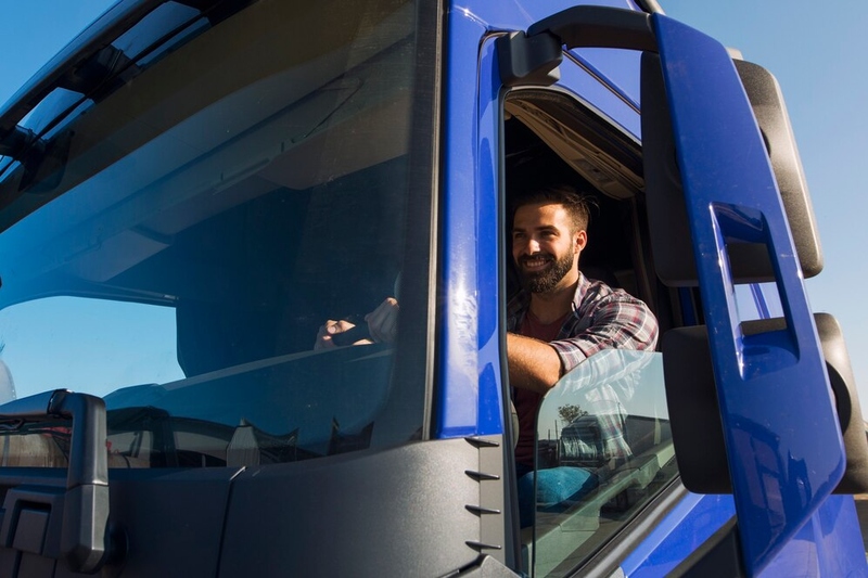 Файл:Truck-driver-occupation-service 342744-1317.jpg