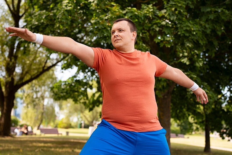 Файл:Low-angle-man-exercising-outdoors 23-2150799156.jpg